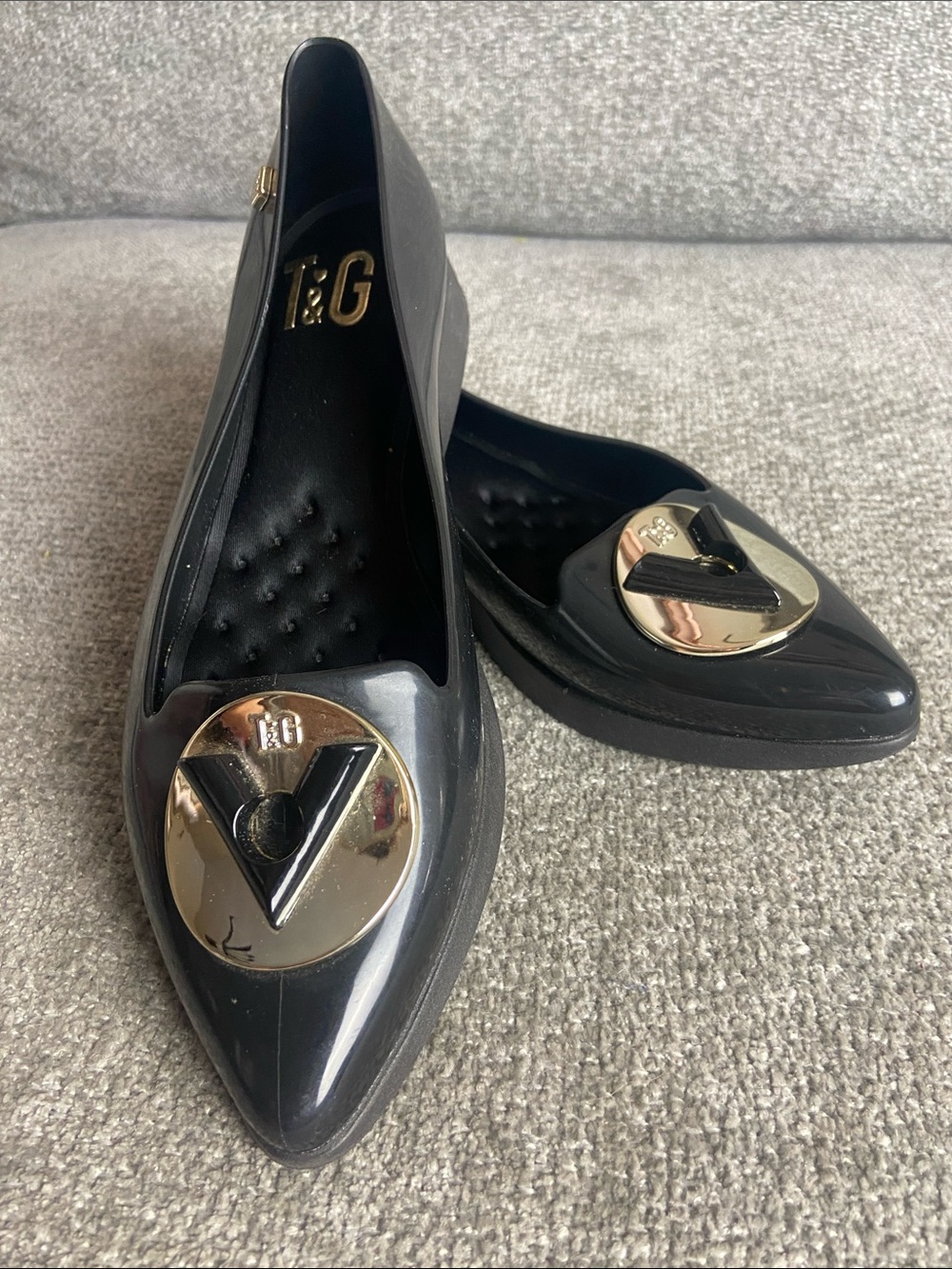 T&G Black Pointed Jelly Flats with Gold V Emblem size 7